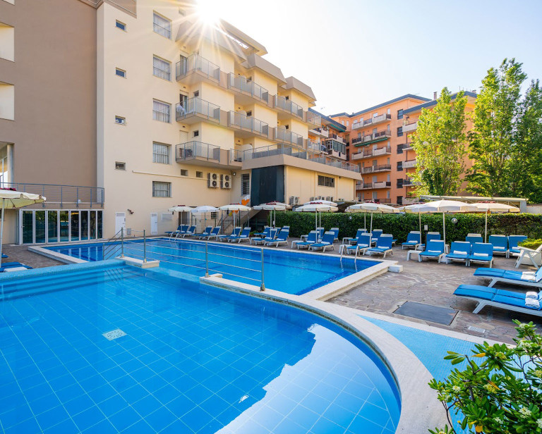 media.Gallery_Piscina_3Hotel_Gallia_Ceseantico